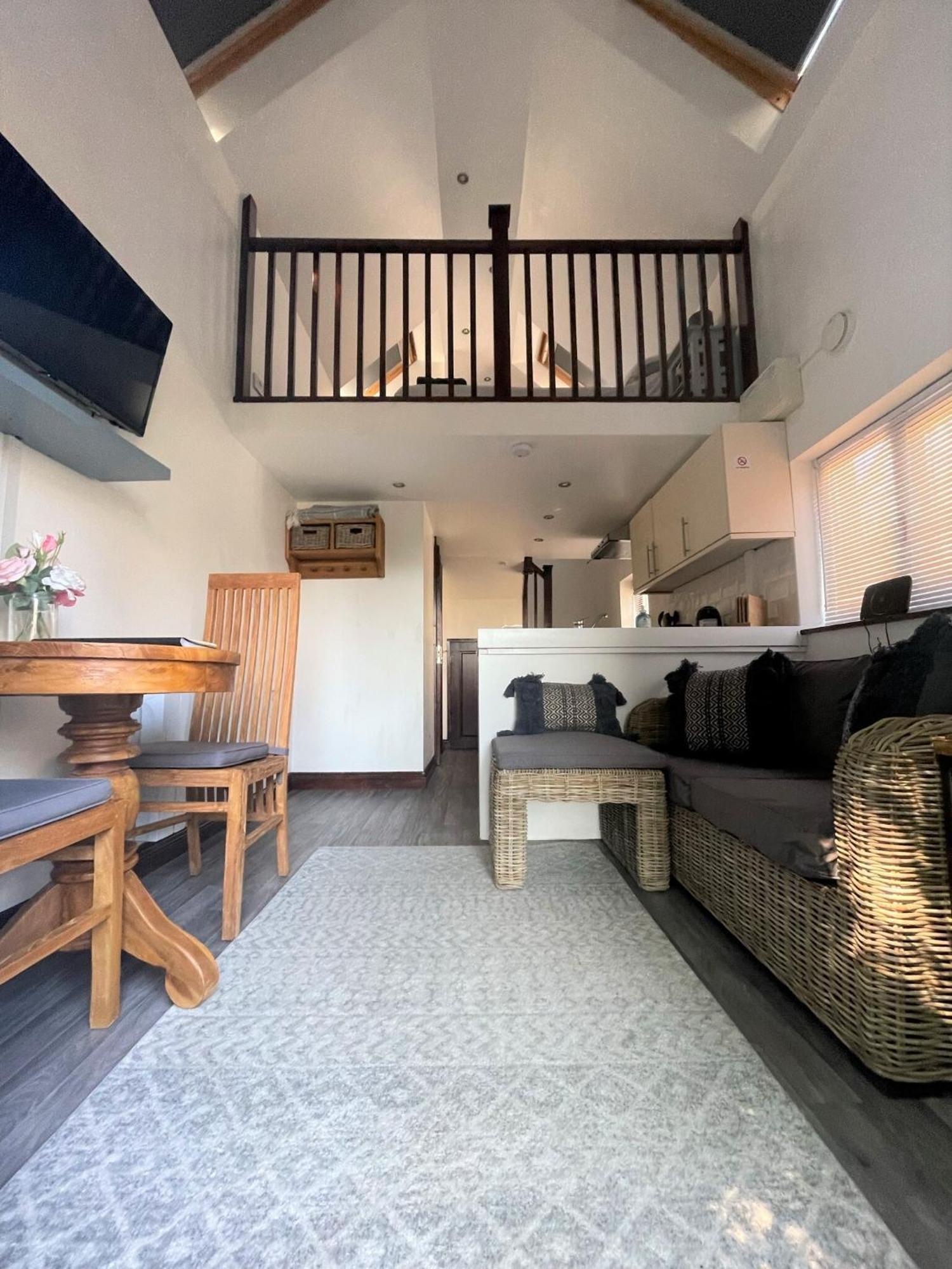 The Stables - Detached Cottage With Private Garden & Hot Tub St Austell Zewnętrze zdjęcie